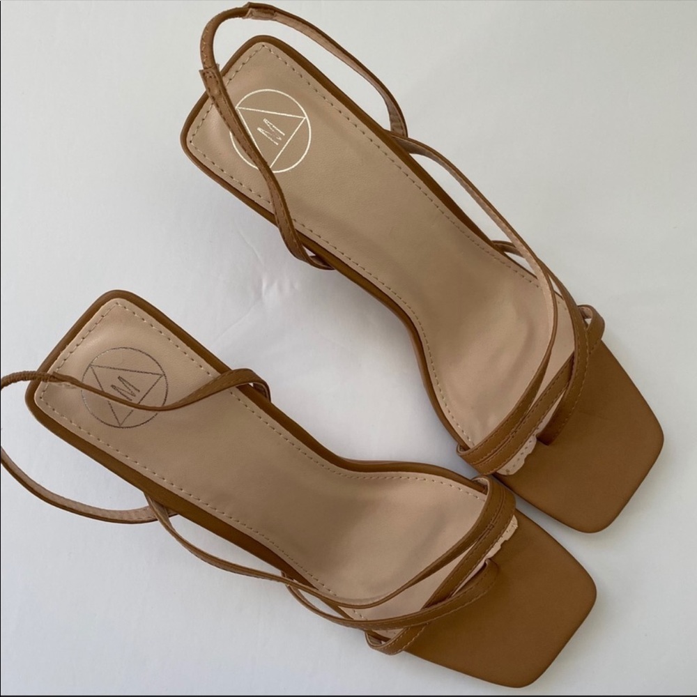 Natural square toe heel